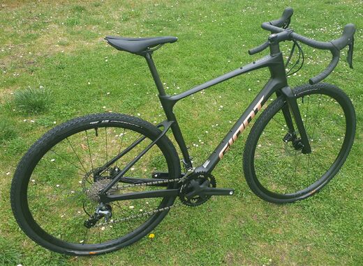 Giant 22 Revolt Advanced 3 Black 03.jpg