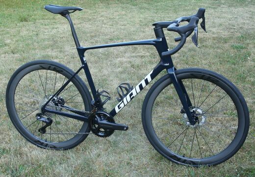 Giant Defy Advanced Pro 0 Di2 MarianaBlue 2.JPG