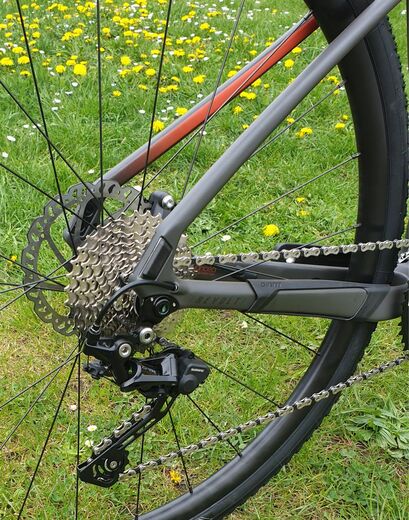 Giant Revolt Advanced 3 black 5.jpg