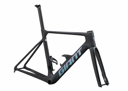 Ginat 24 PropelAdvancedPro FF Carbon 1.jpg