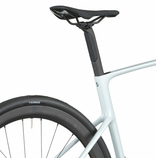 Scott 26 Addict 20 CumulusWhite 7.jpg